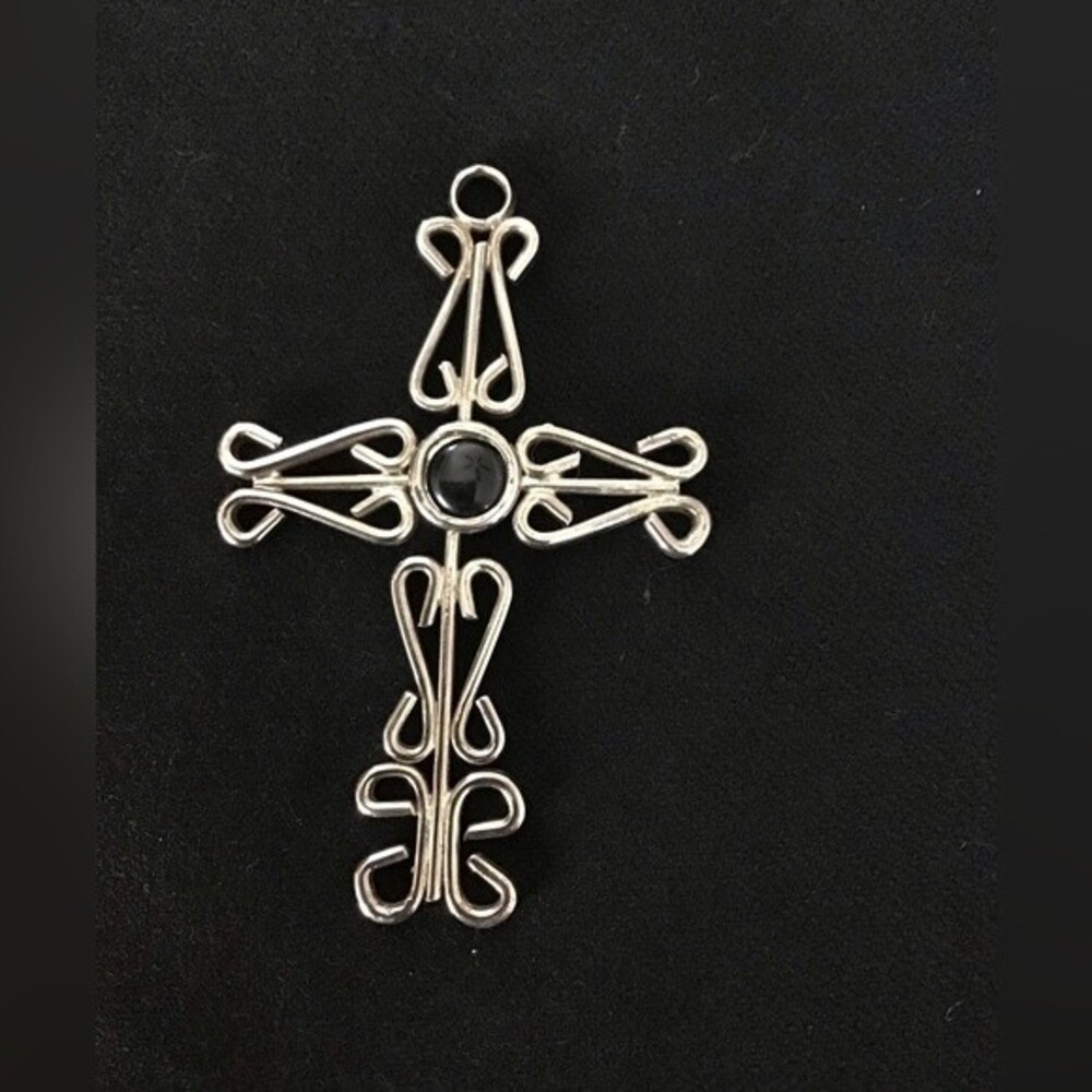 Vintage Sterling Sliver Cross w/Black Oynx Stone Pendant For necklace/Choker